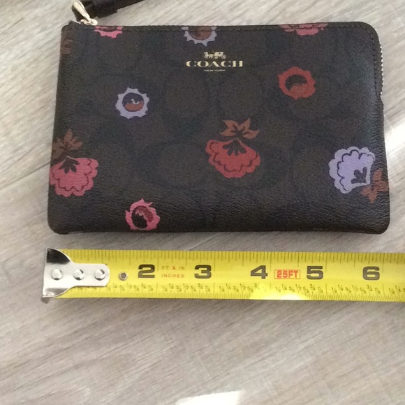 Coach wristlet - Picture 4 of 7